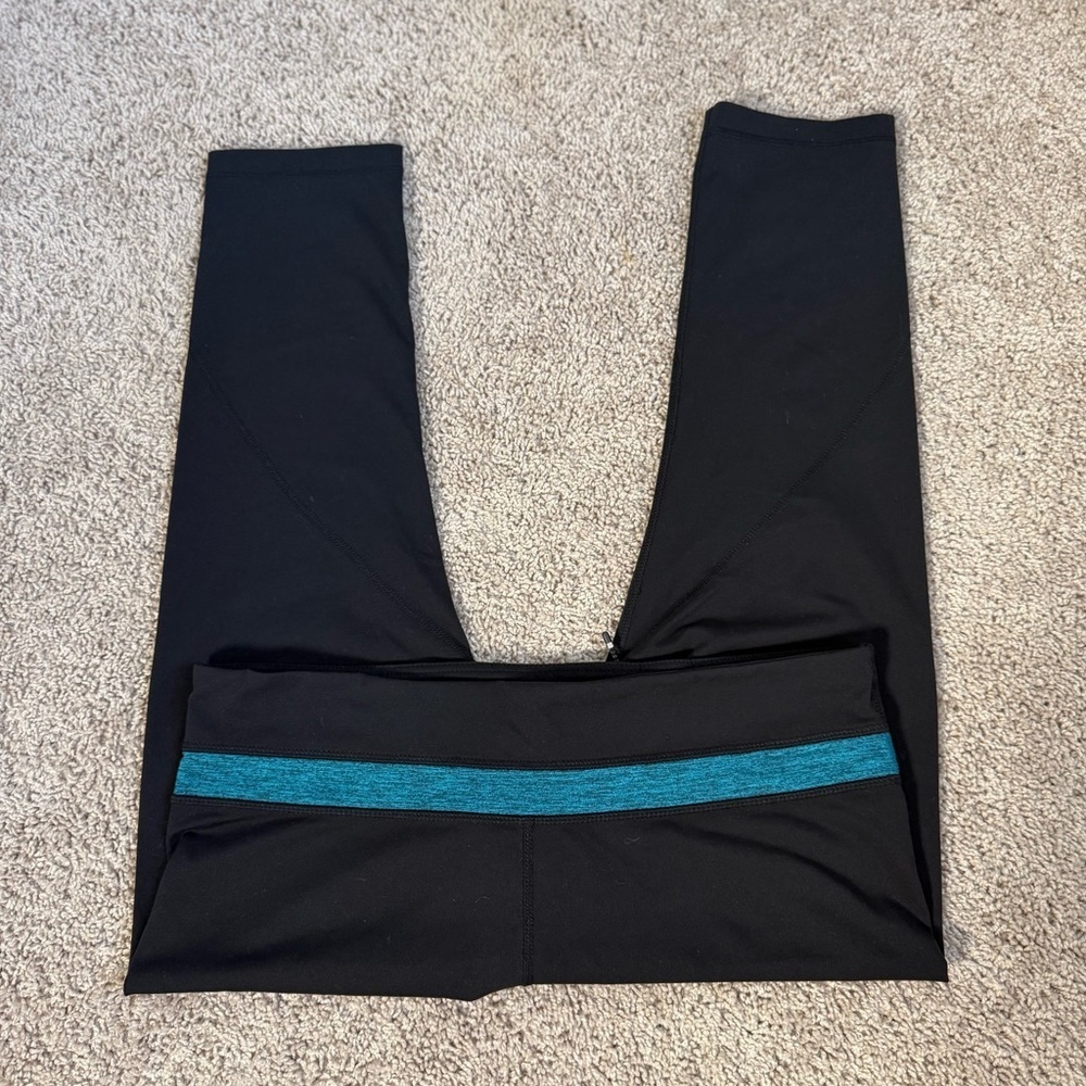 Kirkland Signature Black and Blue Sport Athletic 7/8 Leggings Size XL - Picture 3 of 9
